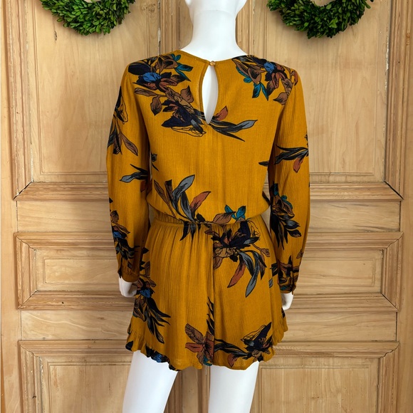 BLU SPERO NWOT boho floral romper - Picture 2 of 4